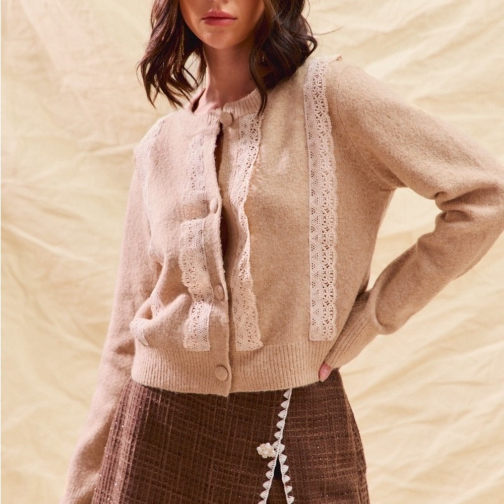 Front Lace Trim Button Cardigan Sweater
Beige Lace-Trimmed Sweater - Picture 3 of 12